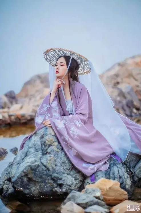 汉服全开襟啪啪做运动,网友热议:传统与现代结合的尝试,是否真的适合日常锻炼? 汉服全开襟啪啪做运动,网友热议:传统与现代结合的尝试,是否真的适合日常锻炼?