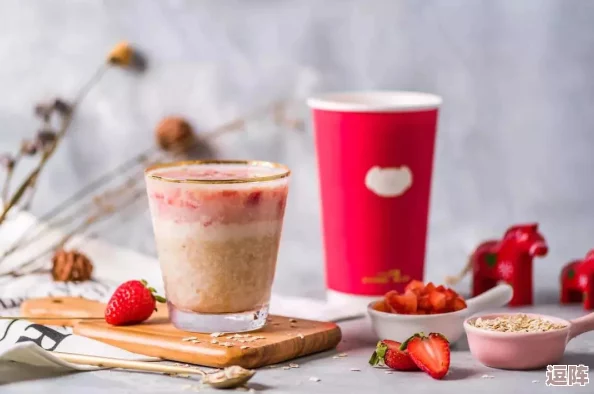 草莓榴莲向日癸：传闻明星情侣在私密派对上共享美食，甜蜜互动引发网友热议！