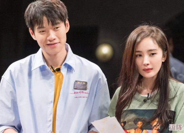 千乐网动态图:某女星与富商疑似恋情曝光,细节曝光引发热议 千乐网动态图:某女星与富商疑似恋情曝光,细节曝光引发热议