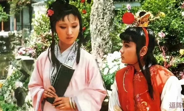 崔莺莺张生云雨经过：网友热议这段经典爱情故事的现代解读与情感共鸣