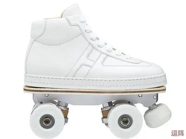 男生女生一起相嗟嗟嗟轮滑鞋下载：网友热议这款轮滑鞋的舒适度与设计，纷纷分享使用体验和推荐理由