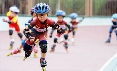 差差差不多30秒的轮滑视频引发网友热议,大家纷纷表示这段视频展现了惊人的技巧和速度,令人目不暇接 差差差不多30秒的轮滑视频引发网友热议,大家纷纷表示这段视频展现了惊人的技巧和速度,令人目不暇接