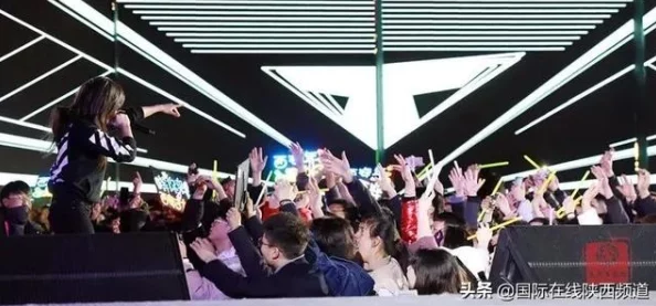 三巨头合演698,震撼舞台引发观众热烈反响,期待更多精彩合作! 三巨头合演698,震撼舞台引发观众热烈反响,期待更多精彩合作!