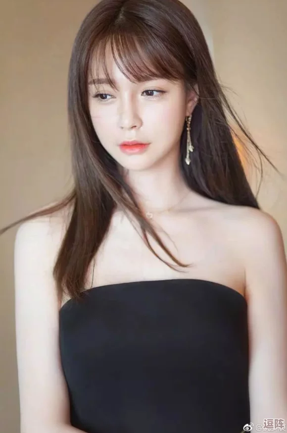 欧美性AAA：明星们的私密生活曝光，谁与谁暗藏情感纠葛？