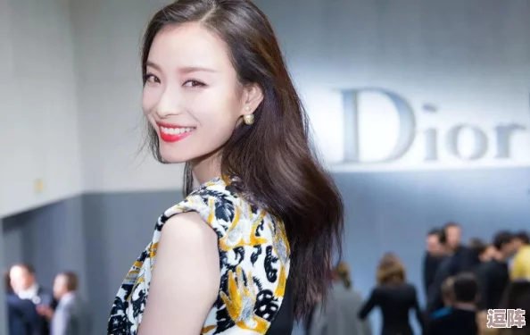 苏蜜清歌0174:传闻她与神秘男友秘密约会,背后真相引发网友热议! 苏蜜清歌0174:传闻她与神秘男友秘密约会,背后真相引发网友热议!