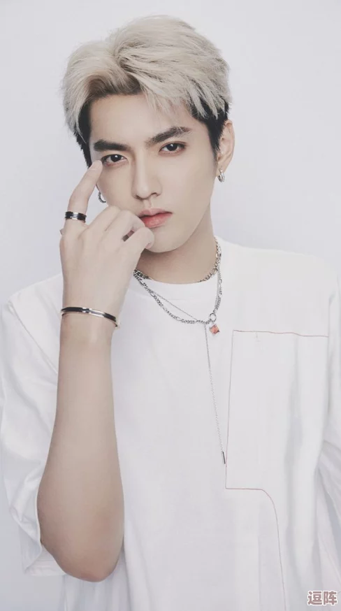 苏蜜清歌0174:传闻她与神秘男友秘密约会,背后真相引发网友热议! 苏蜜清歌0174:传闻她与神秘男友秘密约会,背后真相引发网友热议!