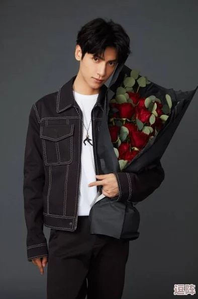 欧洲女rapper的私生活大曝光:与知名男星恋情疑似浮出水面,粉丝们纷纷猜测背后真相! 欧洲女rapper的私生活大曝光:与知名男星恋情疑似浮出水面,粉丝们纷纷猜测背后真相!